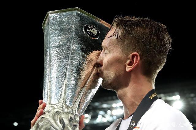 英媒：纽卡中卫博特曼即将回归